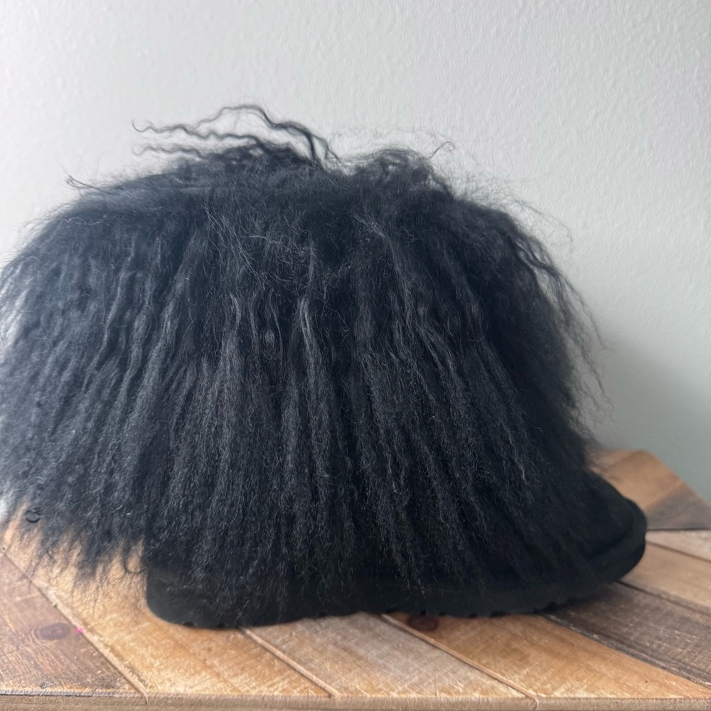 UGG Short Mongolian Sheepskin Cuff Boot - Picture 4 of 14